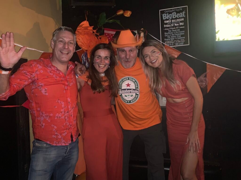 NVR-leden tijdens een oranje bijeenkomst in Rio